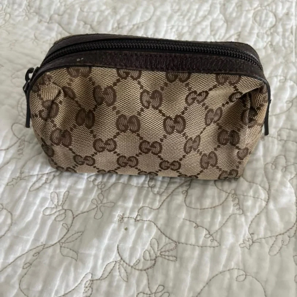 🎈SOLD🎈Gucci Monogram Pouch - Picture 1 of 7